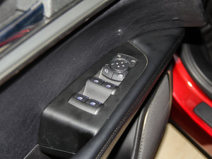 2015款2.0T 两驱尊享版 主驾车窗控制区	