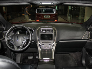 2015款2.0T 两驱尊享版 内饰全景