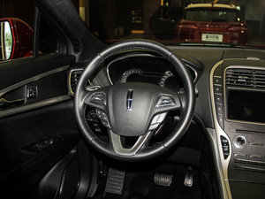 2015款2.0T 两驱尊享版 方向盘