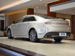 2017款2.0T 尊雅版 左后45度