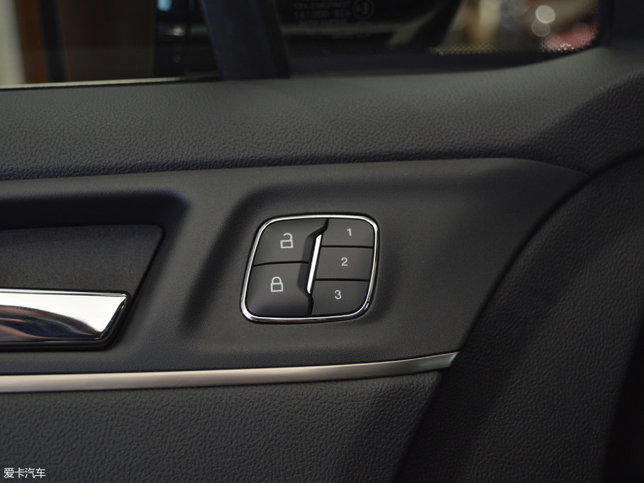 2017ֿMKC 2.0T ǰ(q)Ű