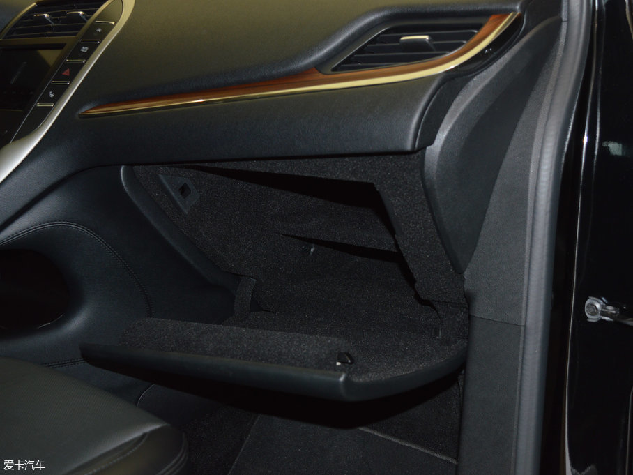 2017ֿMKC 2.0T ǰ(q)Ű