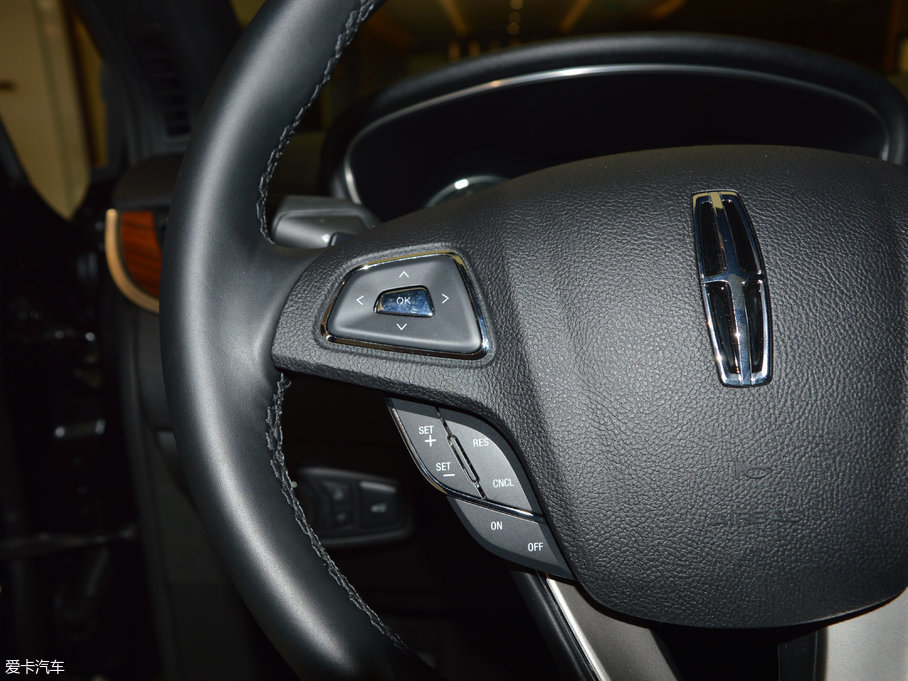 2017ֿMKC 2.0T ǰ(q)Ű