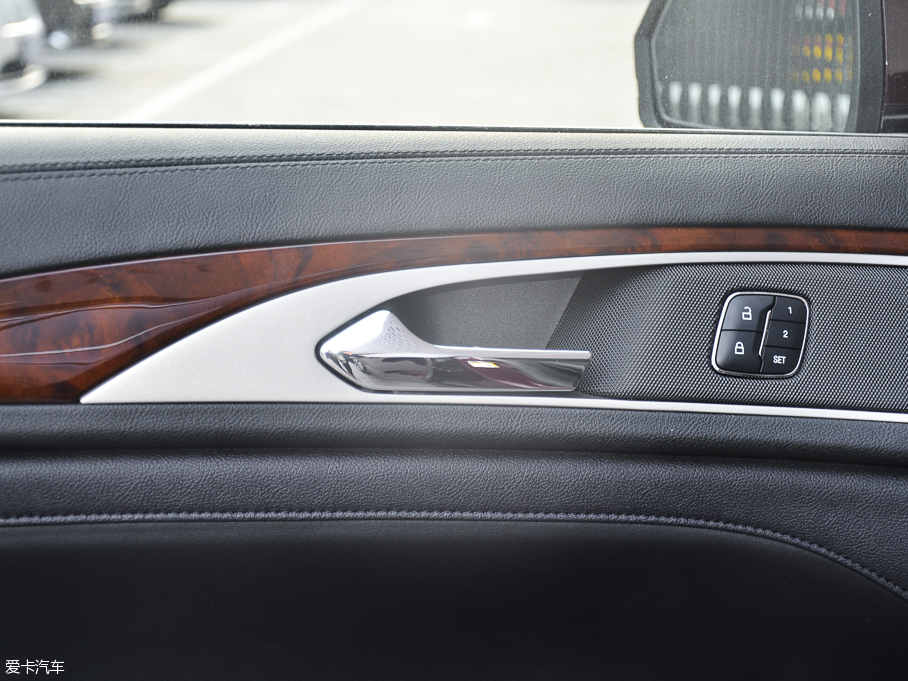 2017ֿMKZ Hτ(dng) 2.0L ǰ(q)Ű