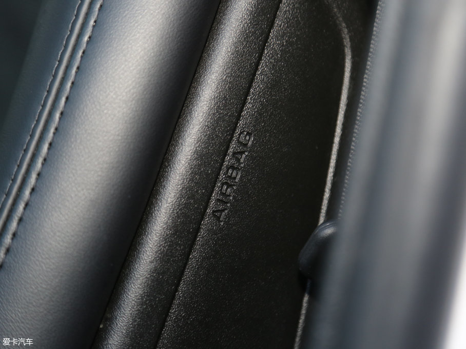 2017ֿMKZ Hτ(dng) 2.0L ǰ(q)ҫ