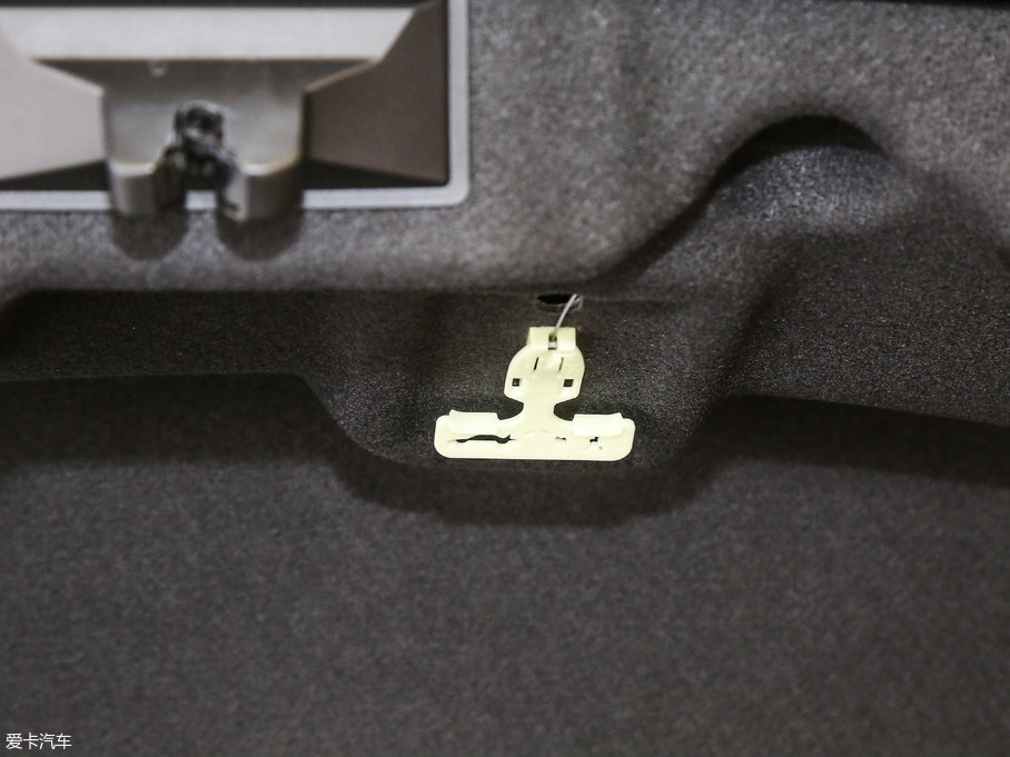 2017ֿMKZ Hτ(dng) 2.0L ǰ(q)Ű