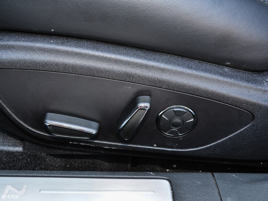 2017ֿMKZ Hτ(dng) 2.0L ǰ(q)ҫ