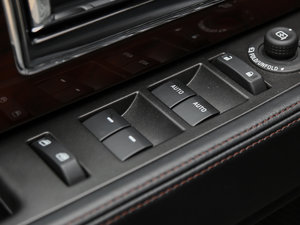 2017款3.5T AWD 主驾车窗控制区	