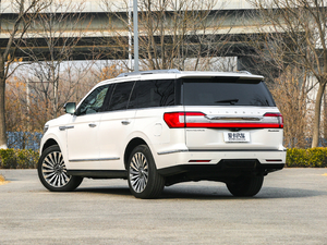 2018款3.5T 总统版 国V 左后45度