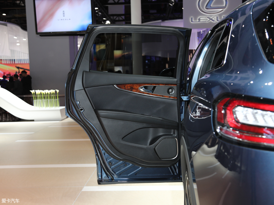 2019 (M) 2.7T ҫ V