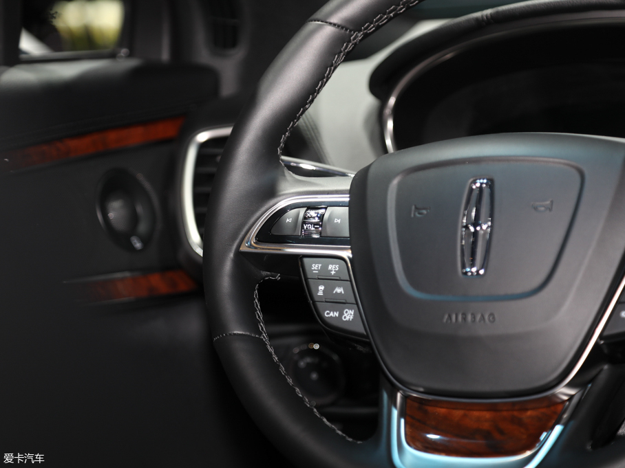 2019 (M) 2.7T ҫ V