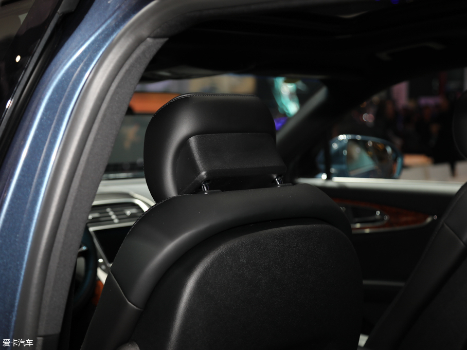 2019 (M) 2.7T ҫ V