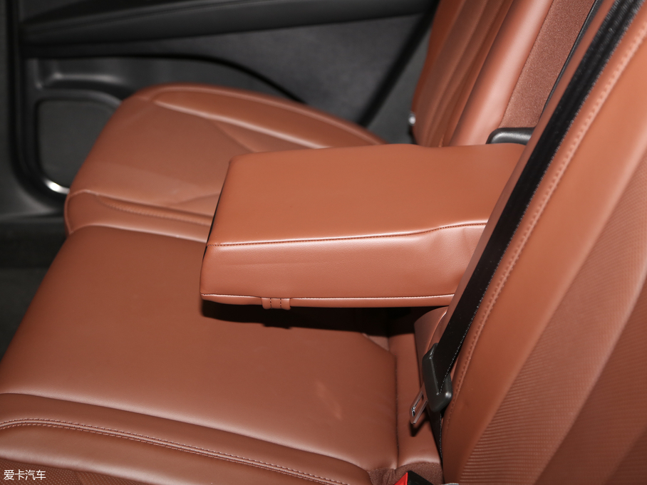 2019 (M) 2.0T Ű V