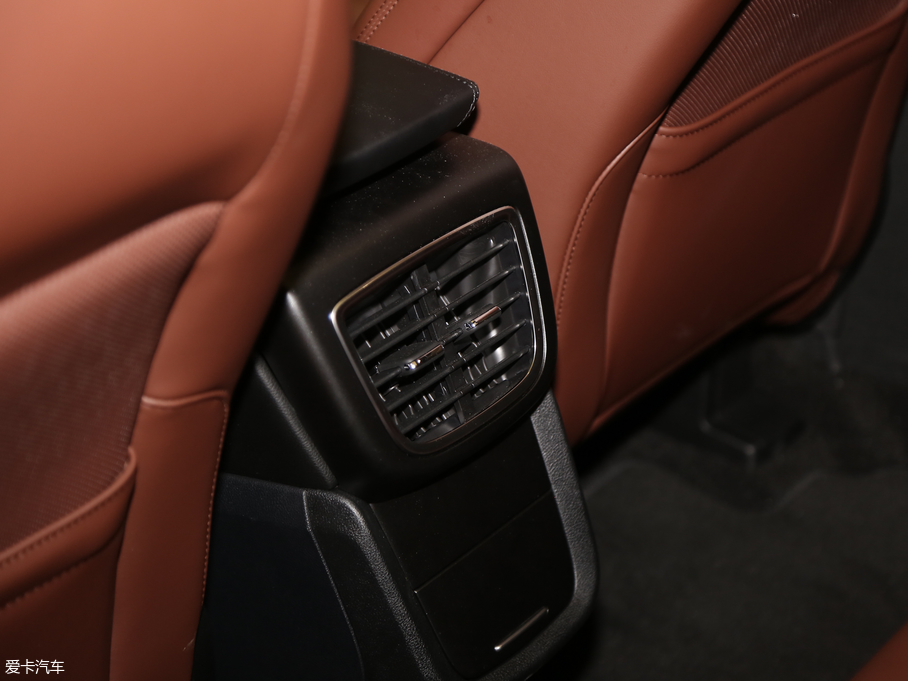 2019 (M) 2.0T Ű V