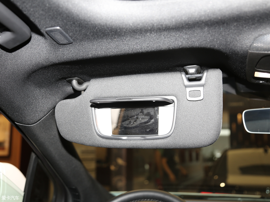 2019 (M) 2.0T Ű V