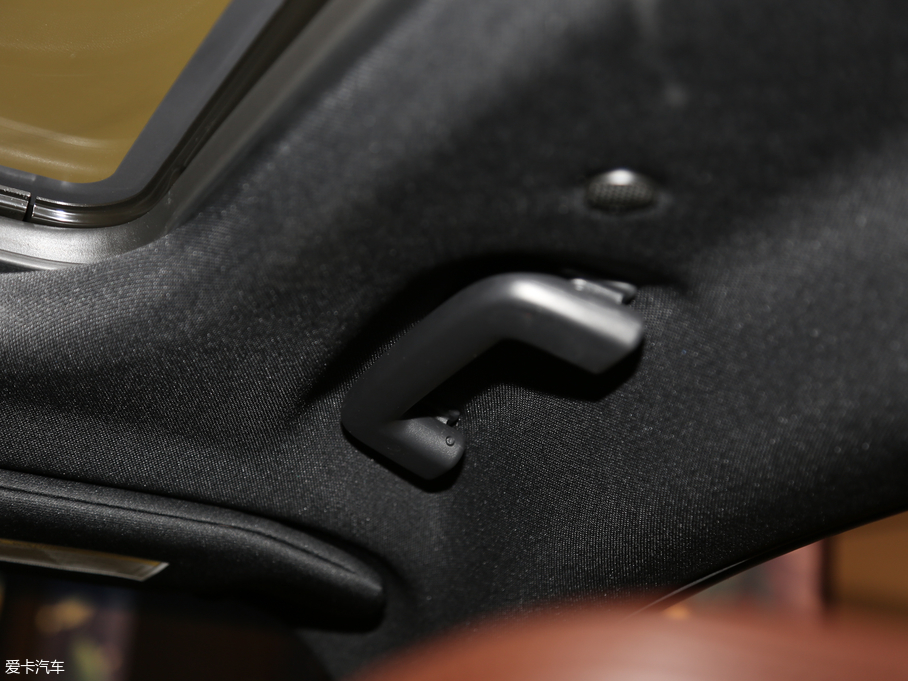 2019 (M) 2.0T Ű V