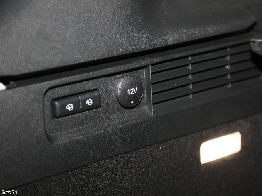 2019 (M) 2.0T Ű V