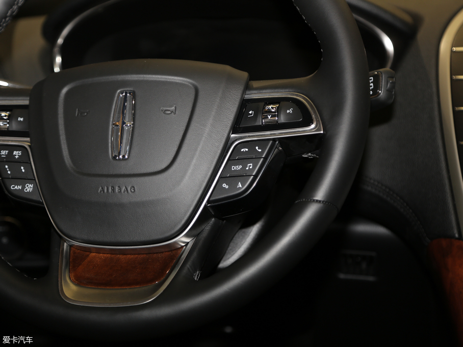 2019 (M) 2.0T Ű V