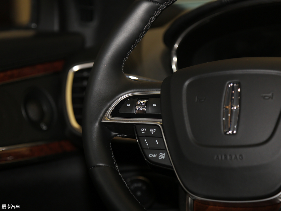 2019 (M) 2.0T Ű V