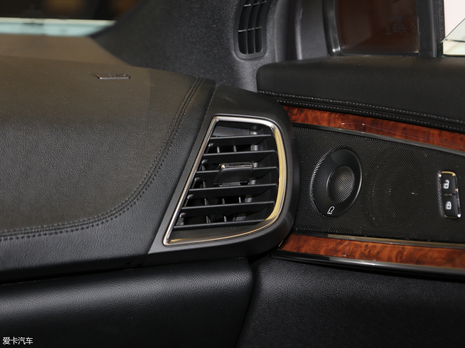 2019 (M) 2.0T Ű V