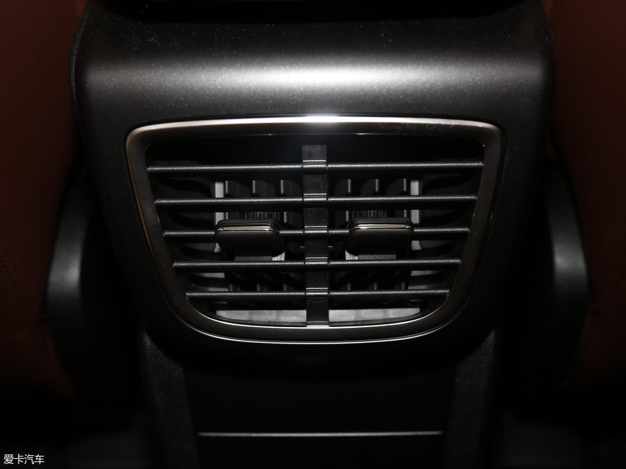 2019 (M) 2.0T Ű V