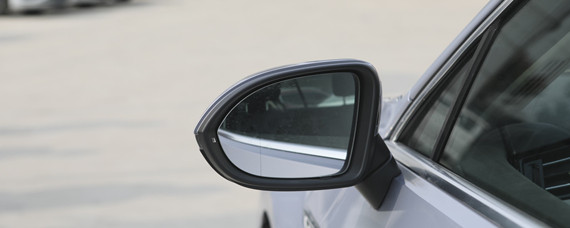 宝马5系倒车后视镜下翻设置方法是什么？