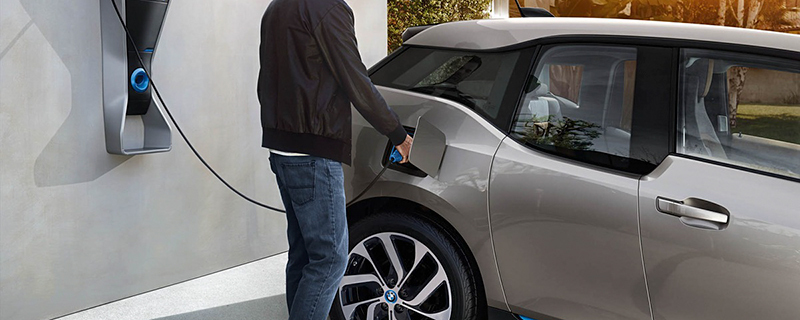 新能源汽车充电时车里能坐人吗？