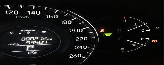 汽车仪表盘cruise main 绿色指示灯亮了什么意思？