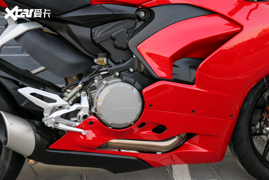 Panigale V2959ǿL˫׷Ϊ955ccΪ114kWԼ155/10,750rpmŤΪ104Nm/9,000rpm959С·Ϊÿ˫죬ֲڽǰһŻ˽Чʡ