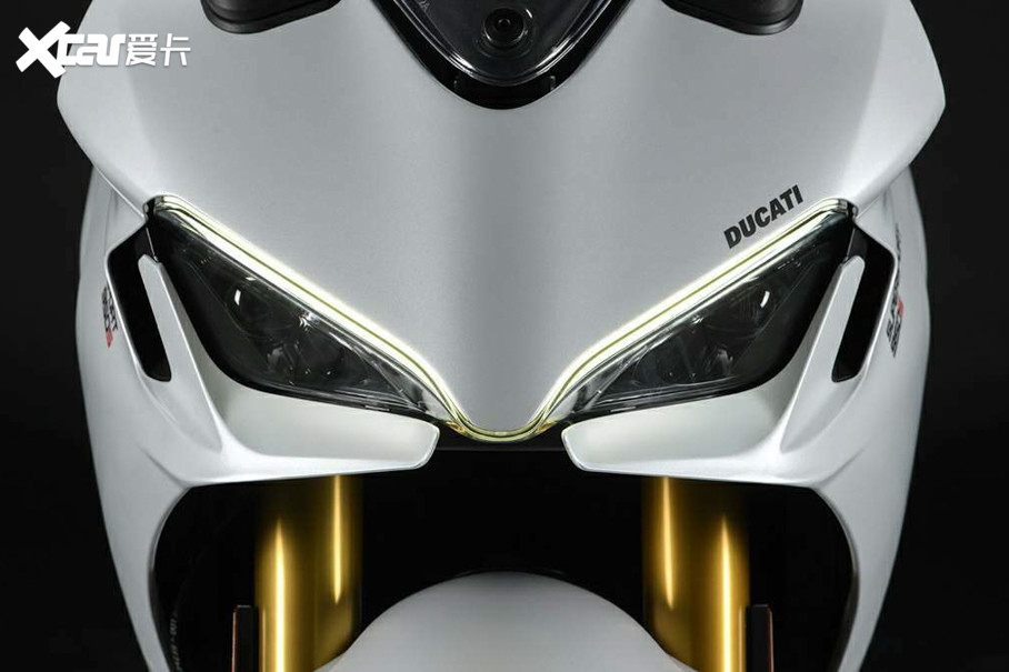 ȫƵͷƼ̳Panigale V4ϣศԽ˶СϷͨLEDеƹ²䱸͸ṹLEDԶơϿеƷʽƣΪ¿ֵϴ