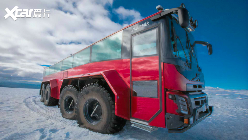 冰岛极地观光巴士沃尔沃8x8巨轮猛兽