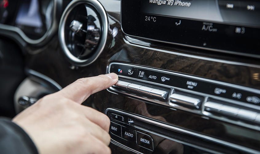 奔馳V260L；商務車