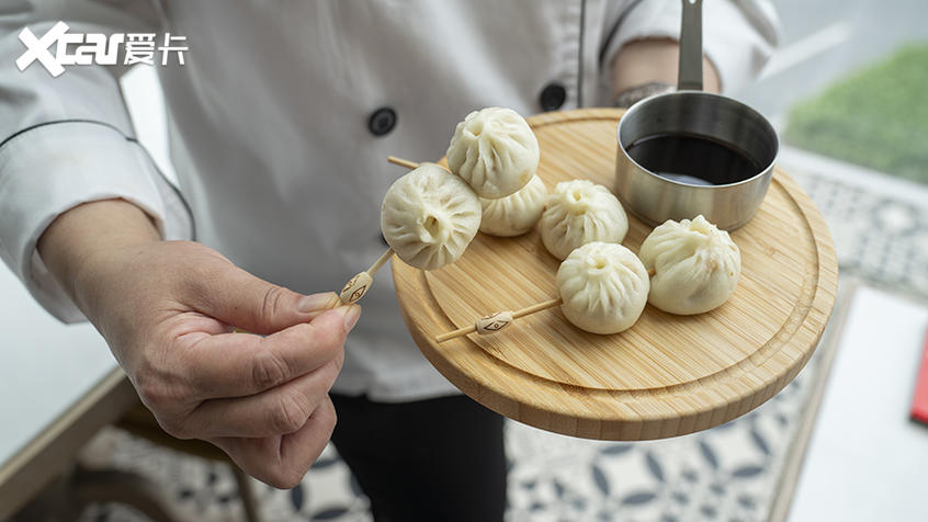 美食探店；自驾游