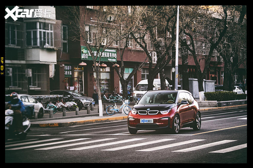 自驾游；宝马i3；北京大街小巷