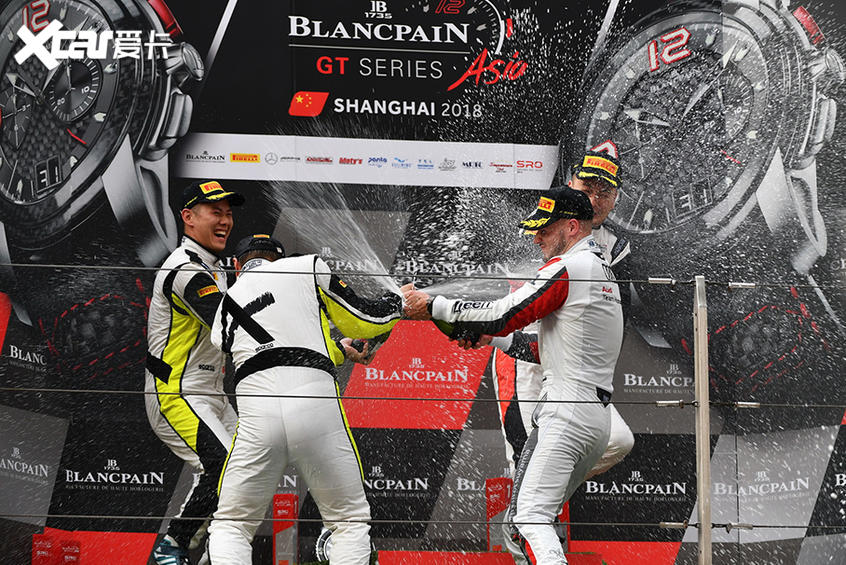 泛亚电竞Blancpain宝珀腕表与GT赛车点燃爱之花(图7)