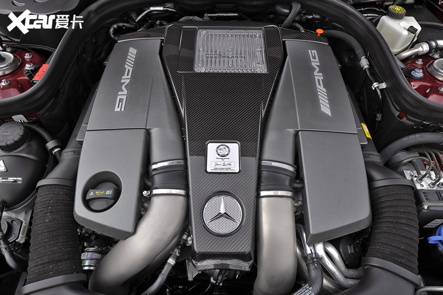 ڶCLSAMG汾ΪAMG CLS 635.5T˫ѹV8ݵУĲͬ386kW(525)430kW(585)ȡǿӦAMG CLS 63 S0-100km/hʱΪ3.6sôһһҲ3ֲˡ