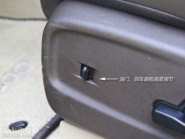 搅局者来袭 爱卡试驾克莱斯勒300C 3.0L