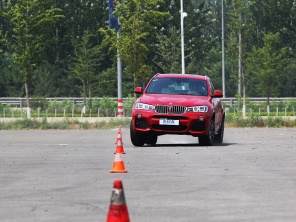 测试宝马X4 xDrive35i M运动型