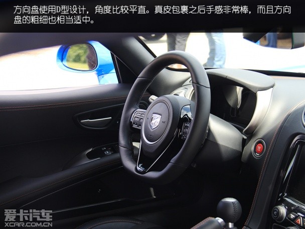 实拍2015款道奇蝰蛇SRT
