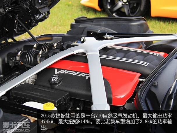 实拍2015款道奇蝰蛇SRT