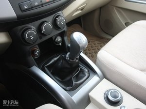 2009款2.4L 四驱汽油豪华版 换挡杆