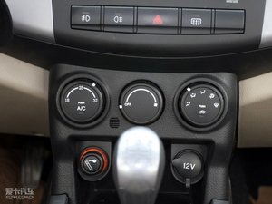 2009款2.4L 四驱汽油豪华版 中控区