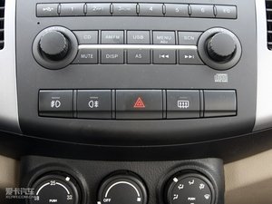 2009款2.4L 四驱汽油豪华版 中控区
