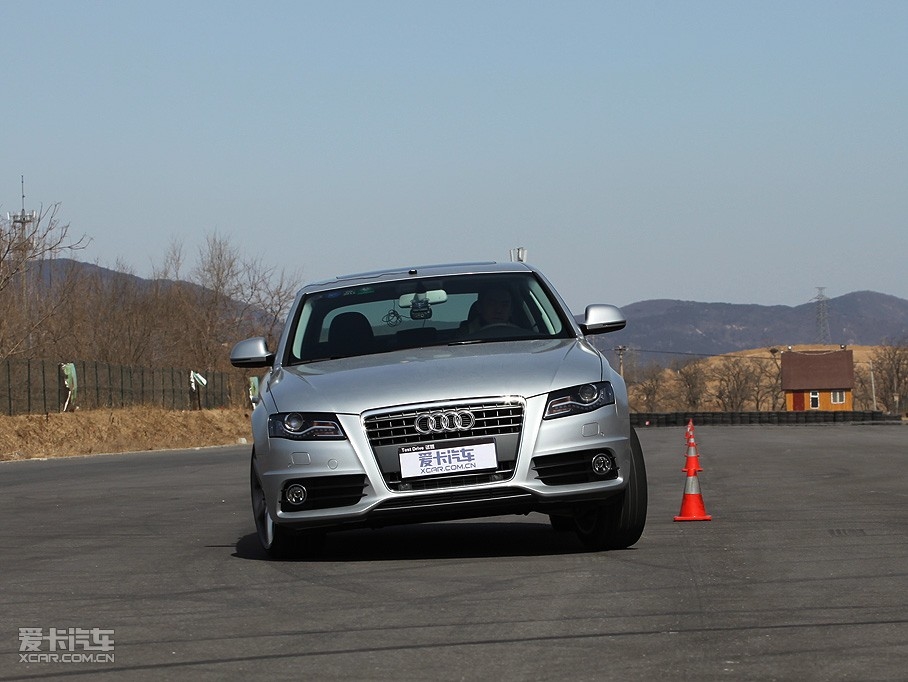 2010��W��A4L 2.0TFSI CVT�\�Ӱ�