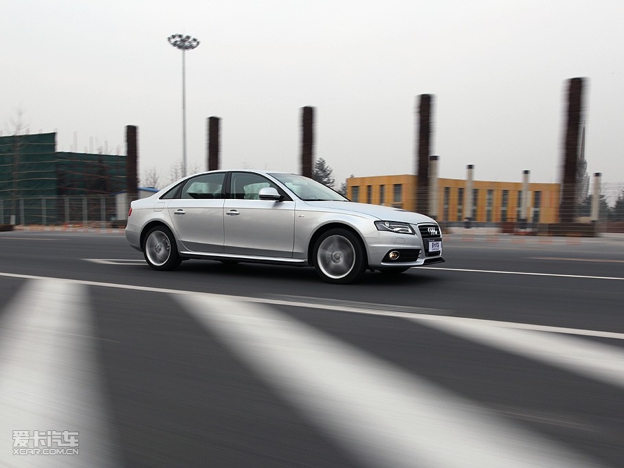 2010��W��A4L 2.0TFSI CVT�\�Ӱ�