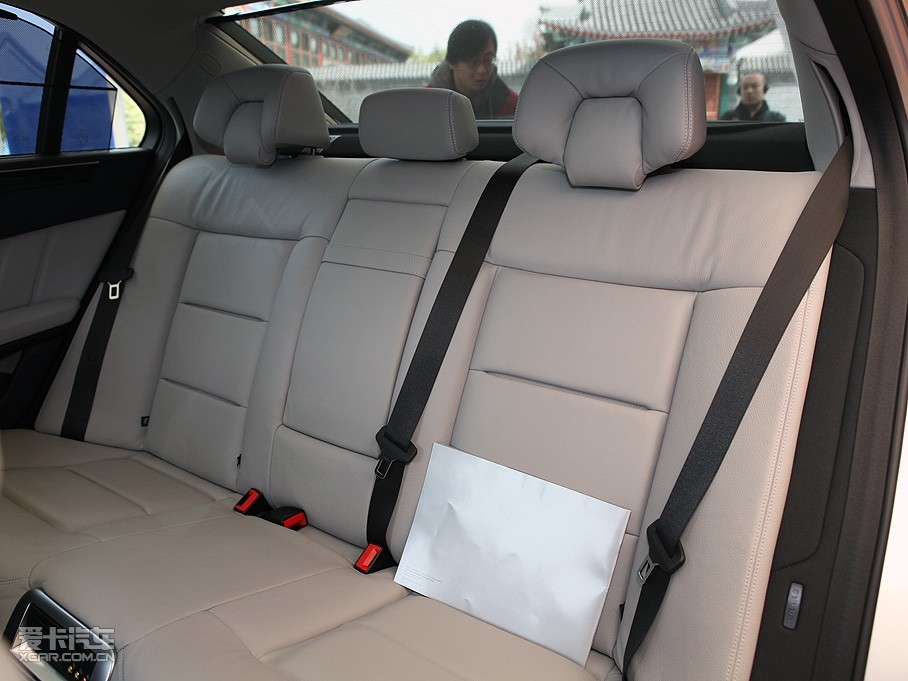 2010YE E 300L rа