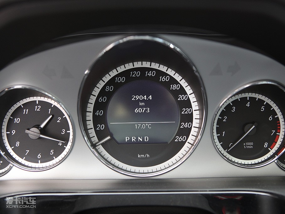 2010YE E 260L CGIŰ