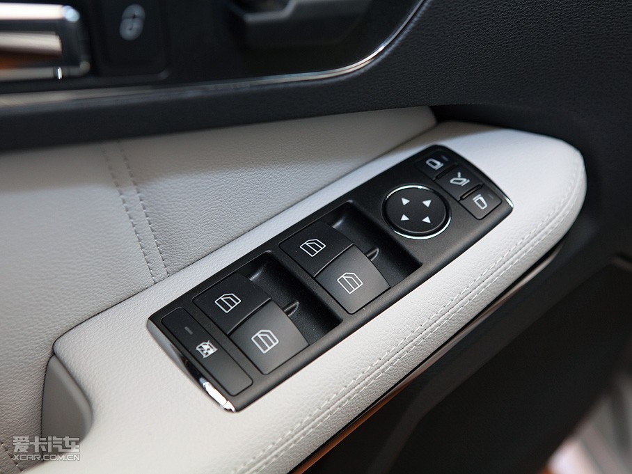 2010YE E 300L rа