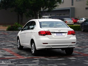 2010款1.5L 精英版 左后45度