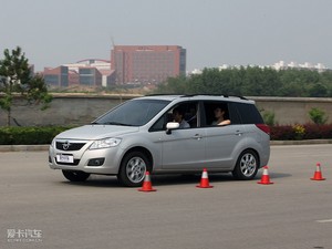 2010款1.6L CVT豪华版 正后	
